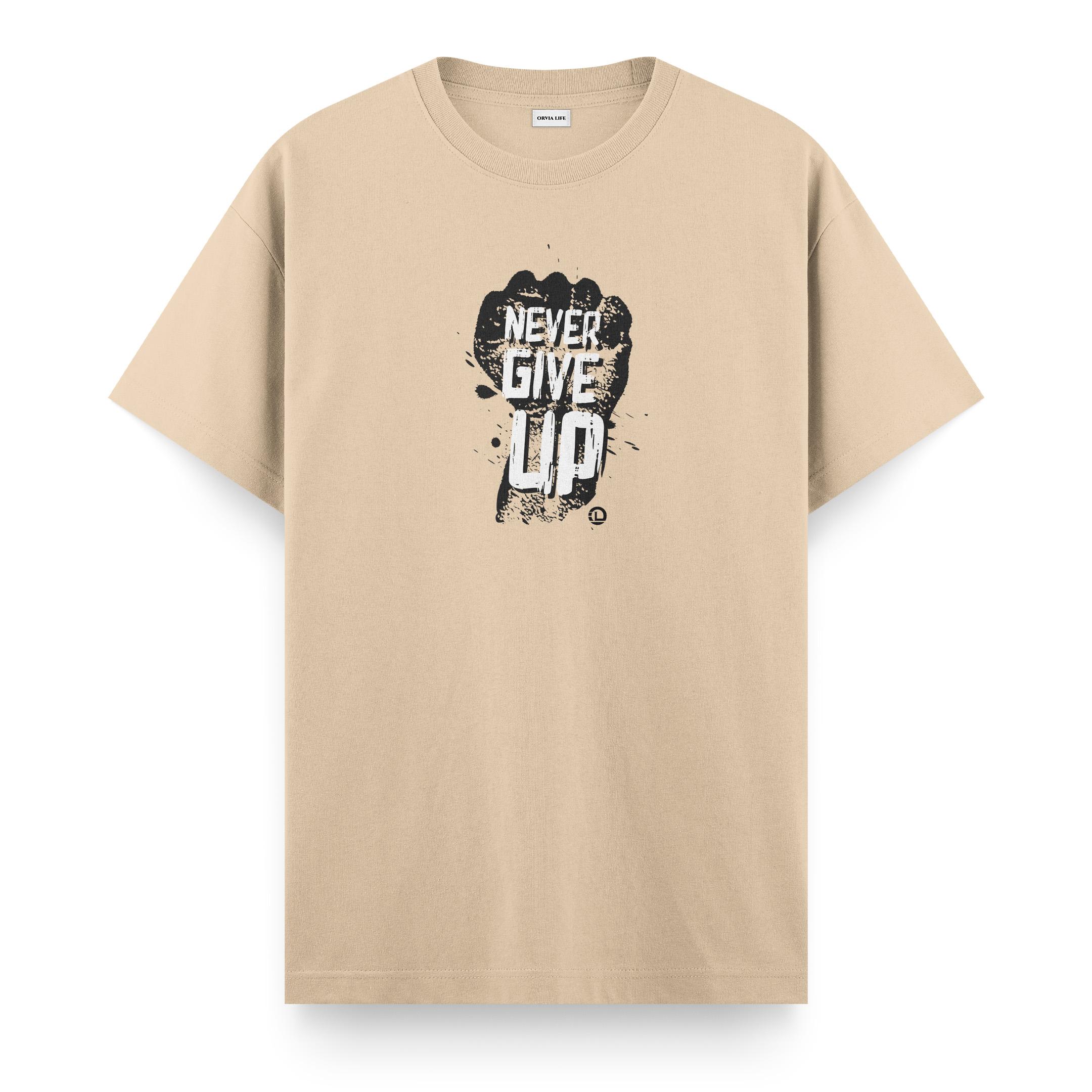 Never%20Give%20Up%20-%20Regular%20T-shirt%20Krem