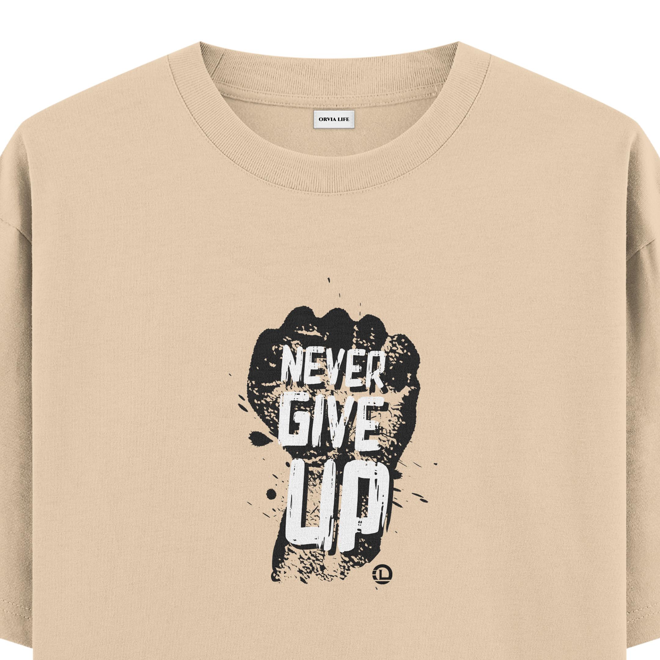 Never%20Give%20Up%20-%20Oversize%20T-shirt%20Krem