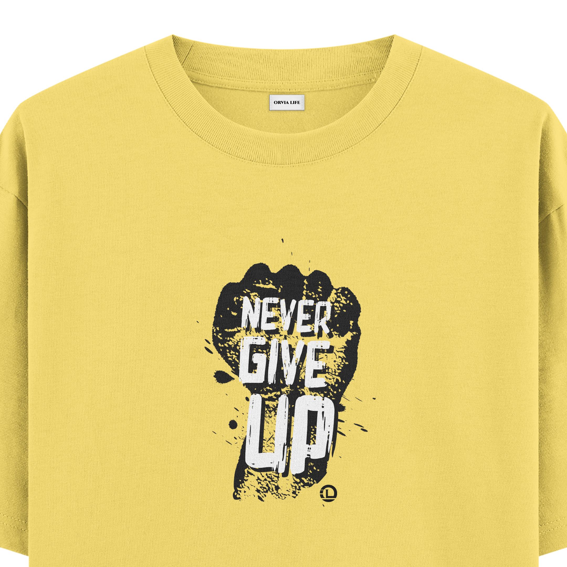 Never%20Give%20Up%20-%20Oversize%20T-shirt%20Sarı