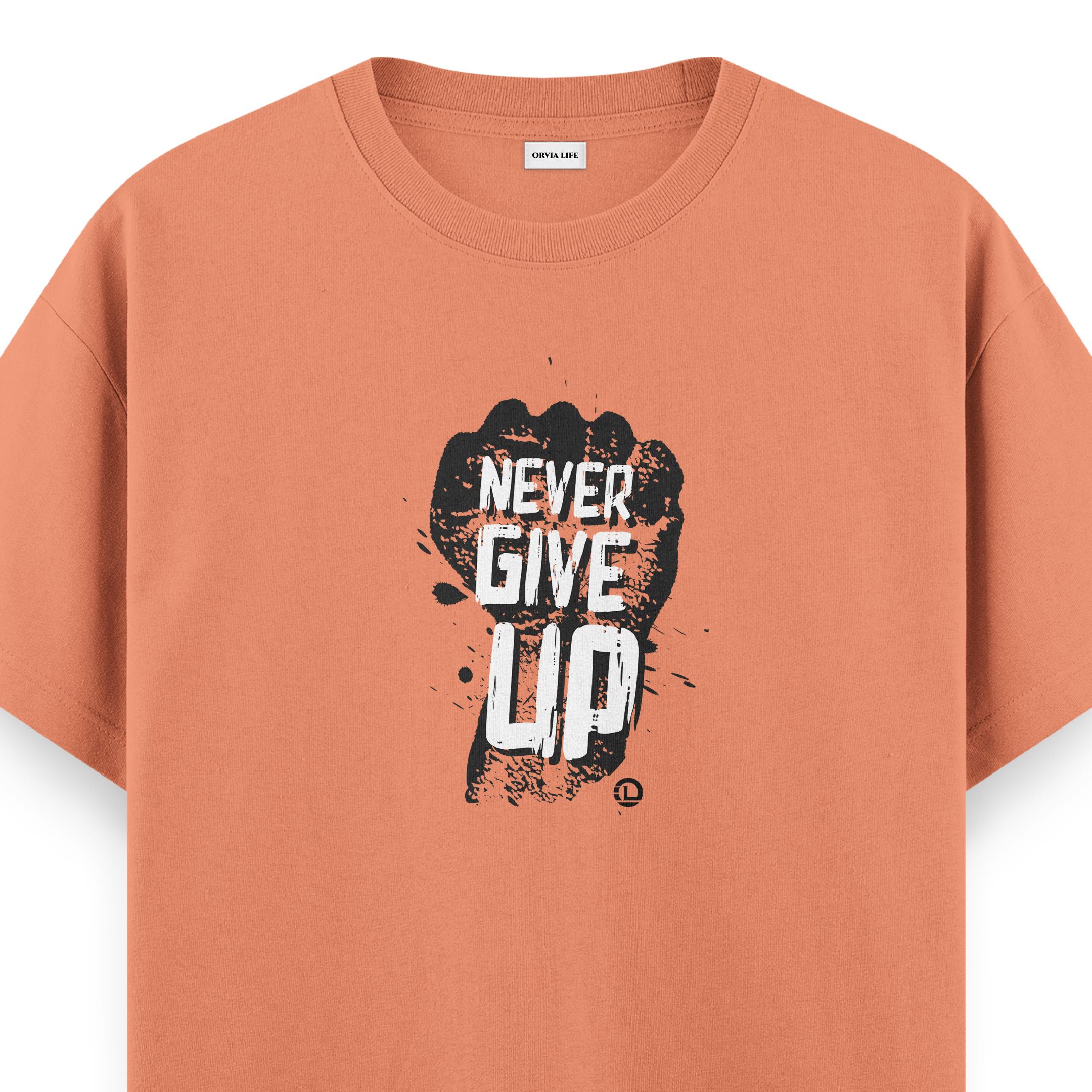 Never%20Give%20Up%20-%20Regular%20T-shirt%20Somon