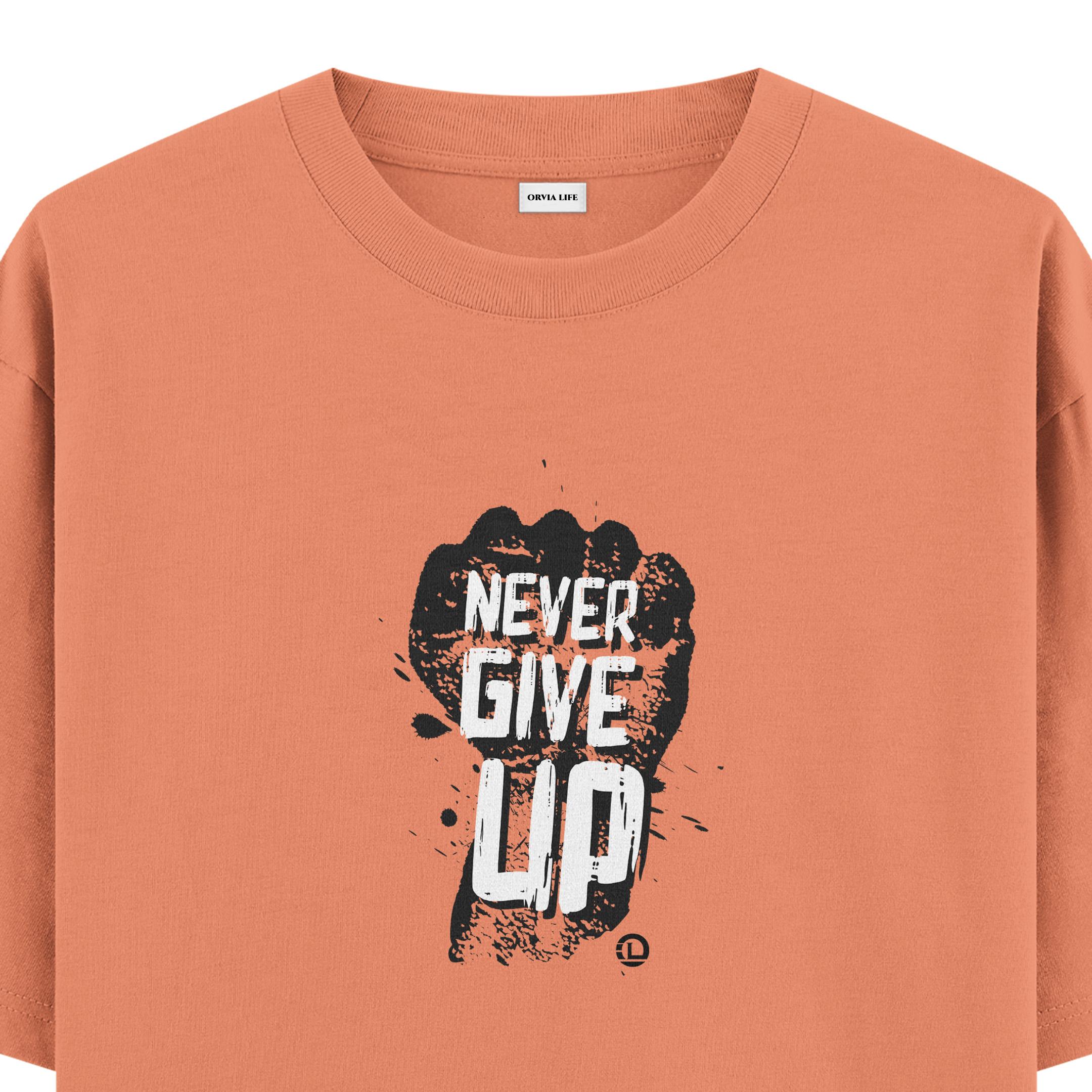 Never%20Give%20Up%20-%20Oversize%20T-shirt%20Somon